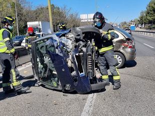 Cinco heridos leves en un aparatoso accidente de dos vehículos en la A-42