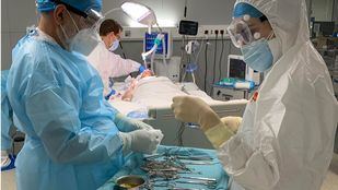 Baja la presión hospitalaria mientras vuelven a subir los nuevos contagios Covid