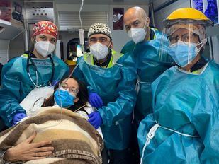 Da a luz en su domicilio de Carabanchel con la ayuda de la abuela del bebé