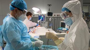 Disminuye el número de fallecidos y pacientes hospitalizados pero aumentan los contagios