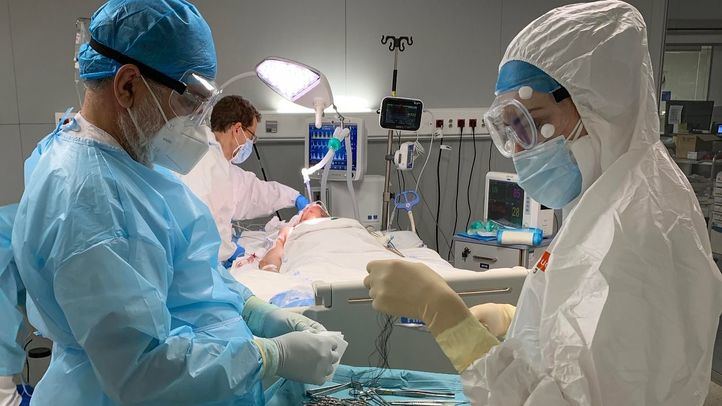 Disminuye el número de fallecidos y pacientes hospitalizados pero aumentan los contagios