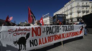 Cientos de personas piden en Madrid pensiones "dignas" y una Ley de la Vivienda "justa"
