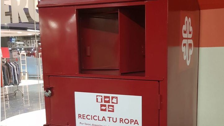 El Corte Inglés recoge 240.000 kg de ropa usada para entregar a Cáritas
