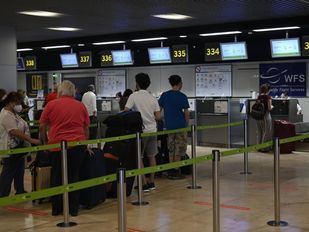 El aeropuerto de Madrid-Barajas tiene programados 3.700 vuelos para Semana Santa