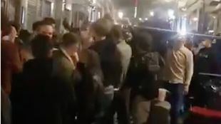 López pide la movilización de la Policía y la oposición culpa a Ayuso de las aglomeraciones nocturnas