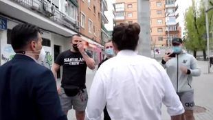 Iglesias, increpado por un grupo de ultras en Coslada tras visitar una asociación vecinal