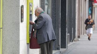 Cuatro detenidos en Galapagar por robar a personas mayores en cajeros automáticos