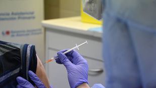 Sánchez Martos ve "urgente" que se vacune a los mayores de 80