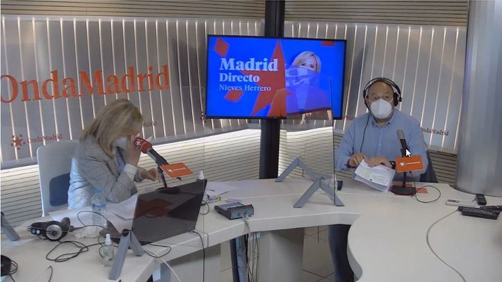 Nieves Herrero y Constantino Mediavilla en el estudio de Onda Madrid