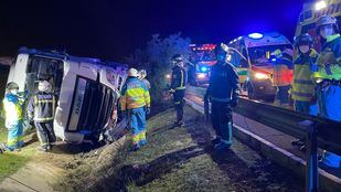 Un camión queda semivolcado en la M-50 tras reventar una de sus ruedas