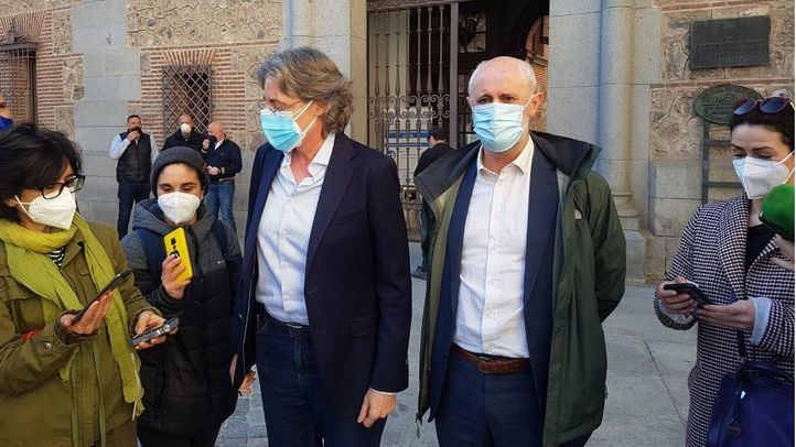 Los concejales del Grupo Mixto Marta Higueras y Luis Cueto.