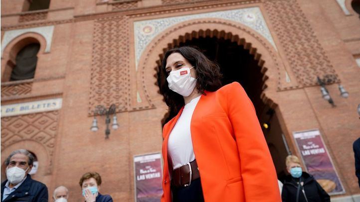 Ayuso reducirá el número de consejerías de 13 a 10 y contará con gestores de Cs y Vox