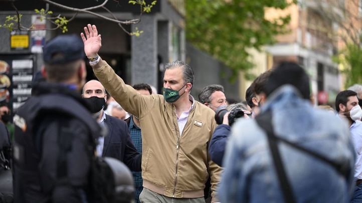 Vecinos de Tetuán reciben a Ortega Smith al grito de 'Fuera fascistas de nuestros barrios'