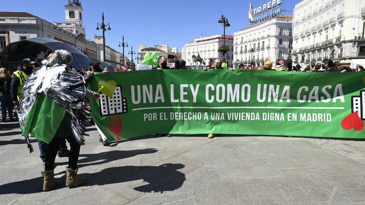 Manifestación en defensa de la Ley de Vivienda recorre junto a pensionistas el centro de Madrid