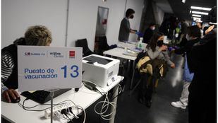 Madrid no cerrará los grandes centros de vacunación si llegan suficientes dosis