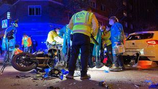 Herido grave un motorista al chocar con un vehículo en Chamberí