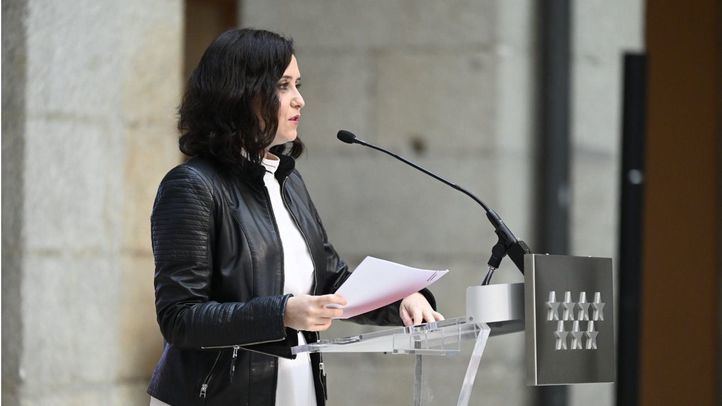 Ayuso acuerda con los sindicatos regular las condiciones del personal laboral y funcionario