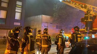 Un incendio en una nave en Vallecas se salda sin heridos