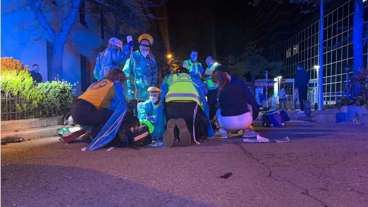 Dos heridos graves tras colisionar una moto con un vehículo en Chamberí