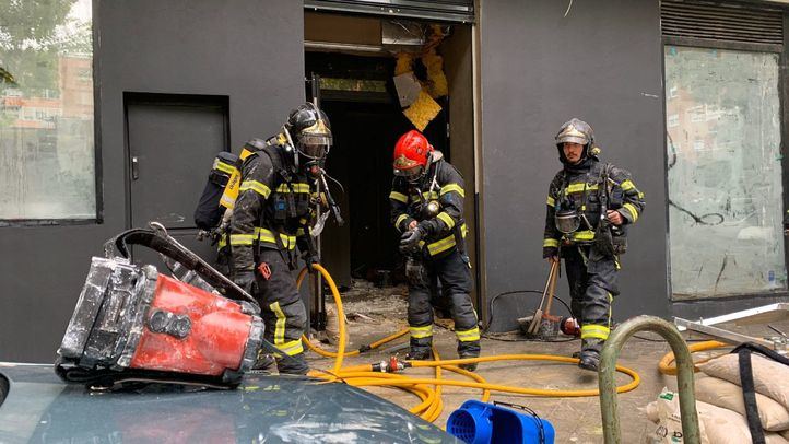Desalojado un edificio en Chamartín tras un incendio en un gimnasio en obras