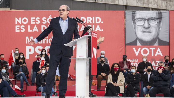 Ángel Gabilondo, candidato del PSOE a la Comunidad de Madrid, durante un acto de campaña en Getafe
