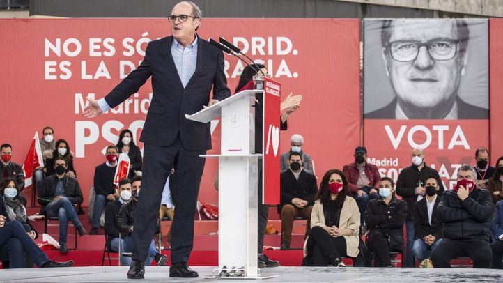 Ángel Gabilondo, candidato del PSOE a la Comunidad de Madrid, durante un acto de campaña en Getafe