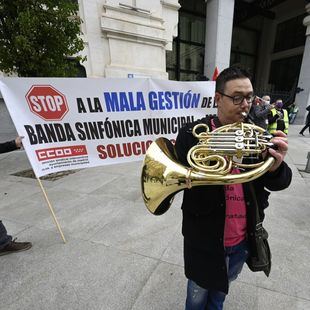 Protesta musical ante el Ayuntamiento en defensa de la Banda Sinfónica Municipal