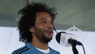 Marcelo viaja a Londres al sustituirle una voluntaria en su mesa electoral