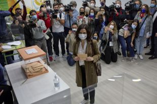 Ayuso lograría la mayoría absoluta con Vox, según el sondeo de GAD3 para Telemadrid