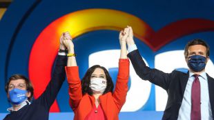 Victoria aplastante del PP, que roza la mayoría absoluta con 35 escaños más