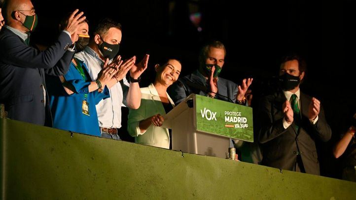 Rocío Monasterio celebra los resultados en la noche electoral.