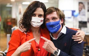 Baño de azul en los 21 distritos de Madrid capital