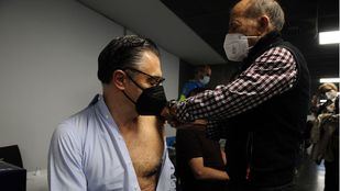 Madrid comienza a vacunar a población menor de 60 años