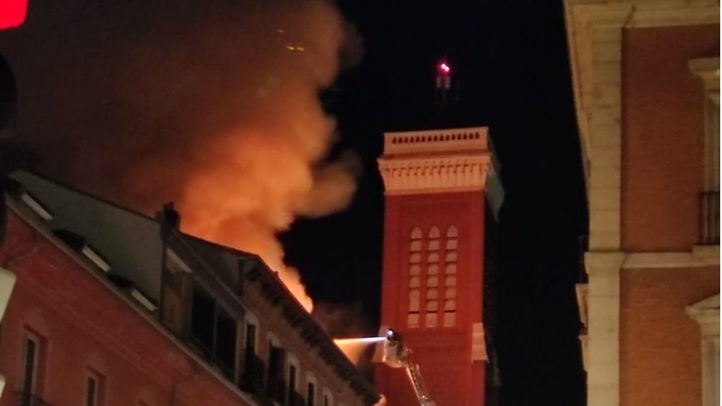 Incendio en un edificio en obras en la calle Espoz y Mina