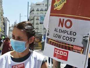 Los sindicatos se concentran ante la tienda H&M de Gran Vía contra el "empleo low cost"