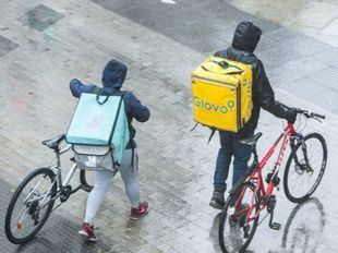 El Consejo de Ministros aprueba la 'ley rider' que obliga a contratar a los repartidores