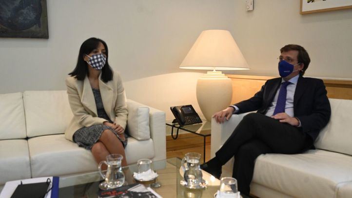 La delegada del Gobierno en Madrid, Mercedes González, reunida con el alcalde, José Luis Martínez-Almeida
