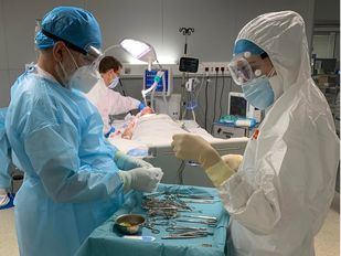 Descienden los contagios diarios y los ingresos, pero aumentan las muertes por Covid en Madrid