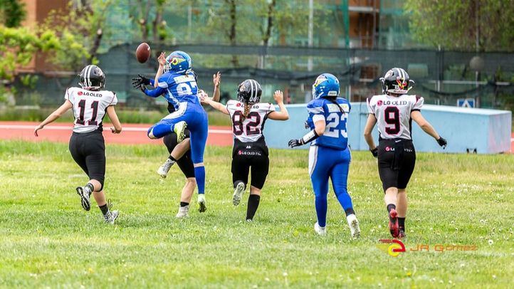 Partido de Camioneras de Coslada (azul) vs Black Demons (negro)
