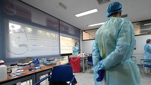 Los nuevos positivos Covid caen en Madrid casi un 45% en una semana