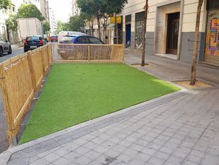 Las terrazas que ocupan plazas de aparcamiento se revertirán en 2022