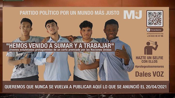 Una imagen con el lema 'Protege a los menores' ocupa el lugar del polémico cartel electoral de Vox