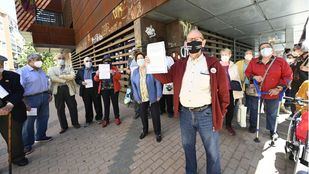 Carabanchel se moviliza por la reapertura de los centros de mayores