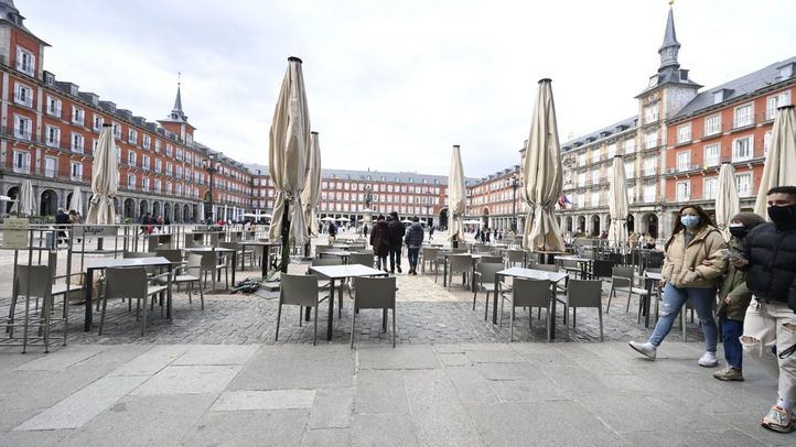 Madrid permitirá abrir la hostelería hasta la una de la madrugada y ampliará el número de comensales