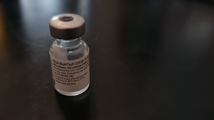 Viales de la vacuna de Pfizer