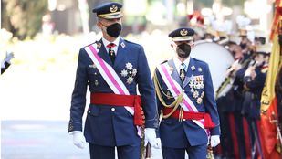 Los Reyes presiden en Madrid un Día de las Fuerzas Armadas que se acerca "tímidamente" a los ciudadanos