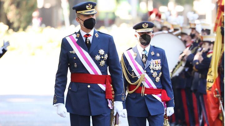 El Rey Felipe VI durante el desfile de las Fuerzas Armadas