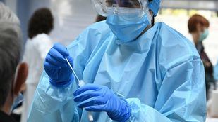 Bajan los hospitalizados y fallecidos por Covid, pero aumentan los nuevos positivos diarios