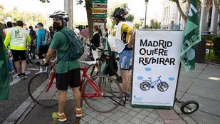 Una 'bicifestación' en defensa de Madrid Central recorre el centro de la capital