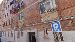 Hallado el cadáver de un hombre que llevaba fallecido mes y medio en su casa de Puente de Vallecas